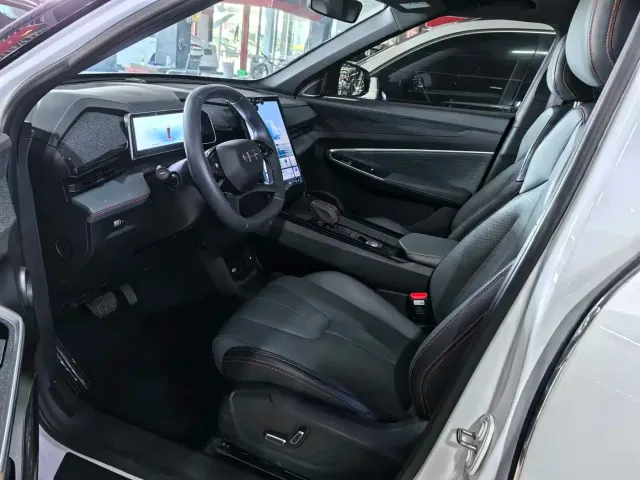 Geely Boyue 2024 1.5TD Soaring Dragon Edition — Фото автомобиля 5