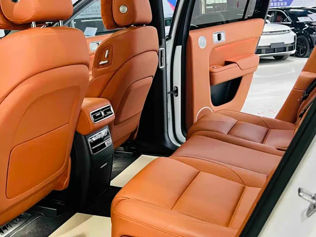 Li Auto L7 — Фото автомобиля 8