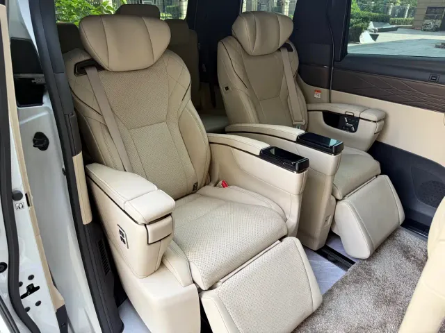 Toyota Vellfire — Фото автомобиля 11