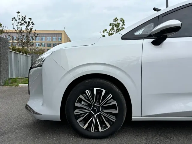Wuling Starlight 730 — Фото автомобиля 13
