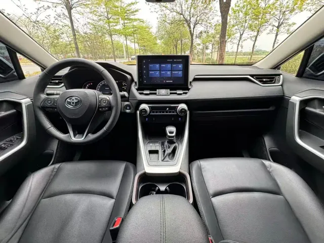 Toyota RAV4 — Фото автомобиля 7
