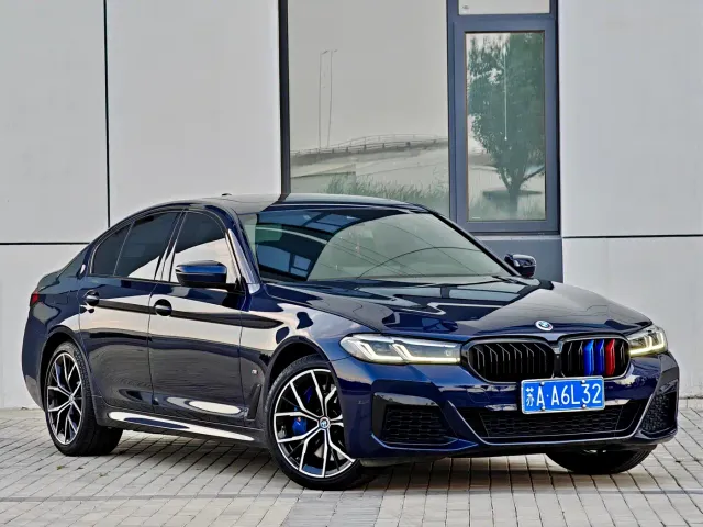BMW 5 Series — Фото автомобиля 3