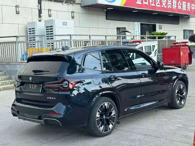 BMW iX3 — Фото автомобиля 17