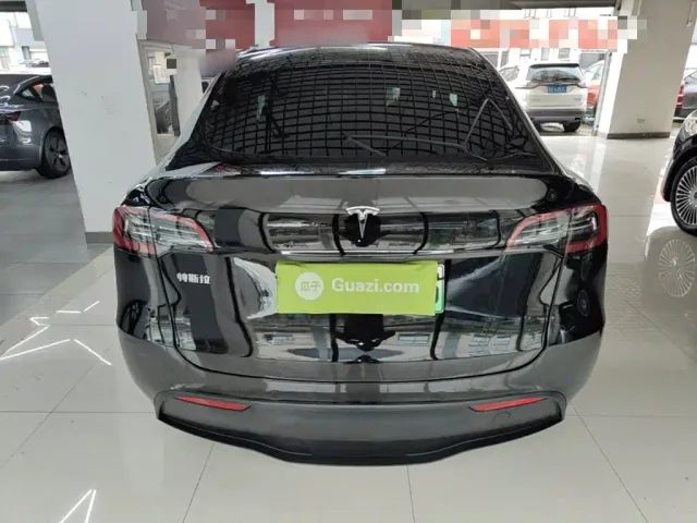 Tesla Model Y — Фото автомобиля 5