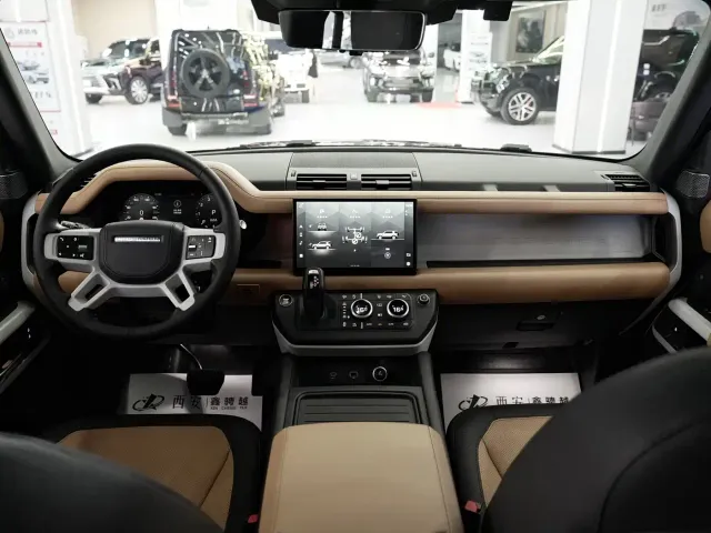 Land Rover Defender — Фото автомобиля 8