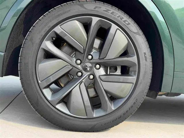 Li Auto L9 — Фото автомобиля 30