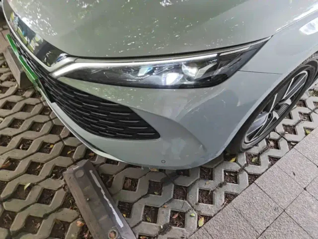 BYD Qin L — Фото автомобиля 23