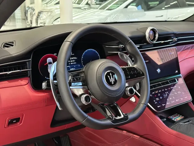 Maserati Grecale — Фото автомобиля 10