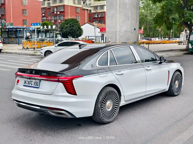 Hongqi H5 — Фото автомобиля 14