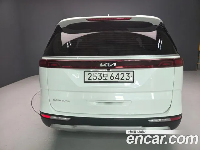 Kia Carnival Generation 4 — Фото автомобиля 4