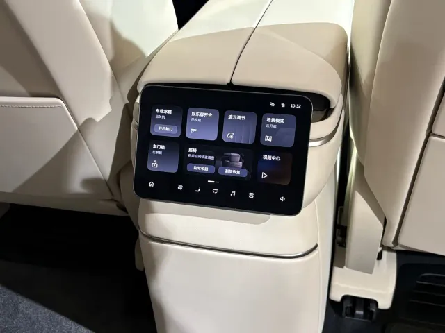 Nio ES8 — Фото автомобиля 12
