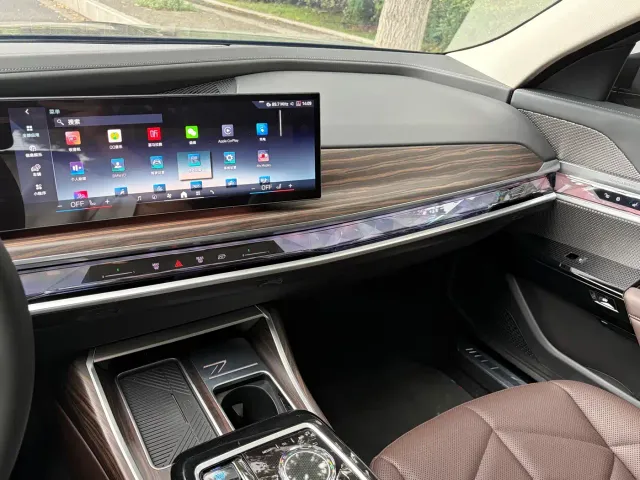 BMW i7 — Фото автомобиля 15