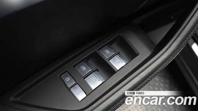 Audi e-tron — Фото автомобиля 30