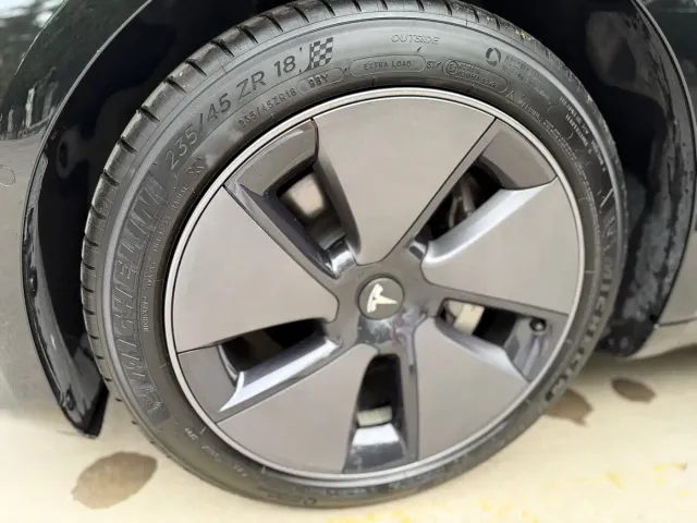 Tesla Model 3 — Фото автомобиля 16