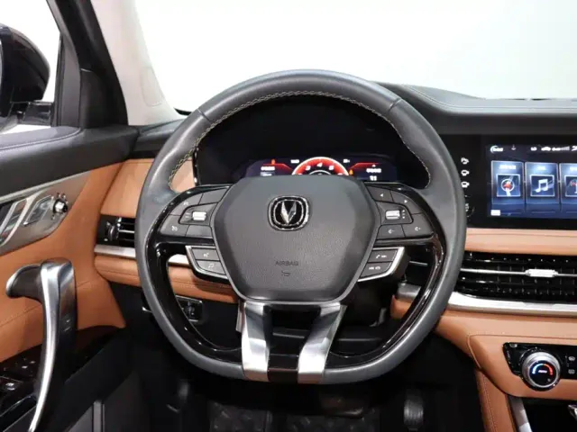 Changan CS95 — Фото автомобиля 14