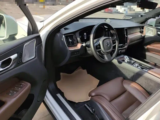 Volvo XC60 — Фото автомобиля 22