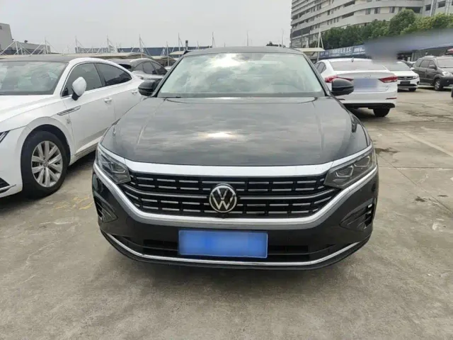 Volkswagen Passat — Фото автомобиля 2