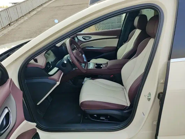 BYD Seal 07 DM-i — Фото автомобиля 14