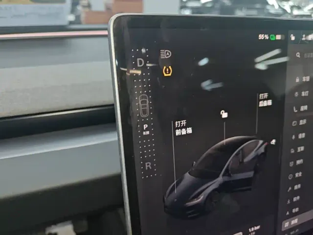 Tesla Model 3 — Фото автомобиля 13