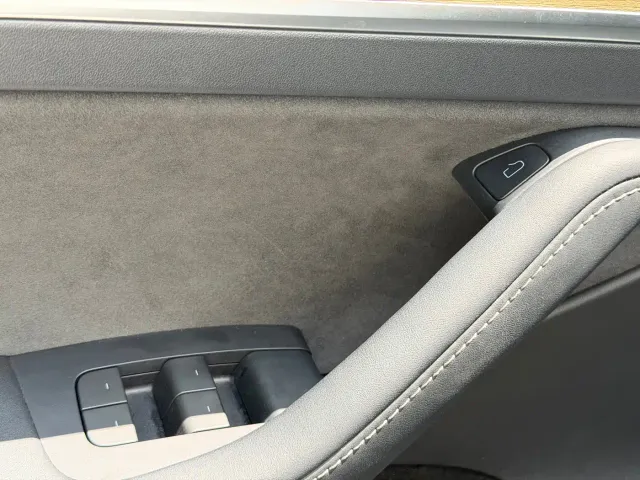 Tesla Model Y — Фото автомобиля 12