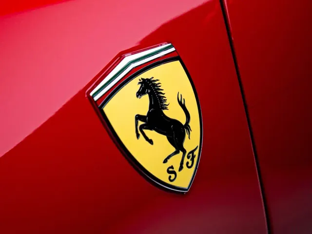 Ferrari SF90 — Фото автомобиля 10