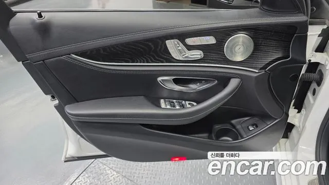 Mercedes-Benz E-Class — Фото автомобиля 19
