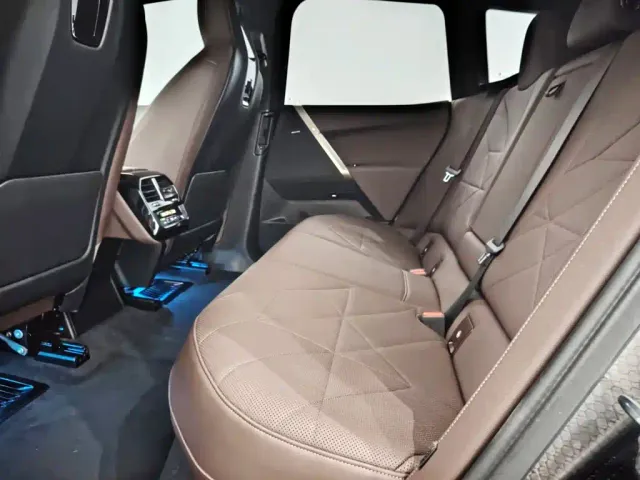 BMW iX — Фото автомобиля 8