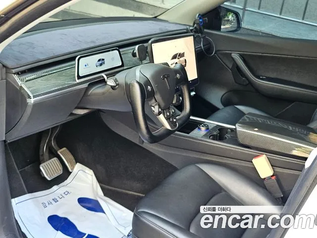Tesla Model Y — Фото автомобиля 9