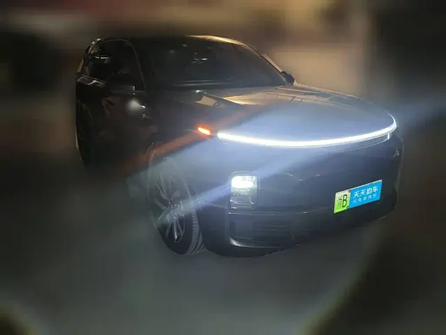 Li Auto L8 — Фото автомобиля 3