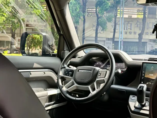 Land Rover Defender — Фото автомобиля 18