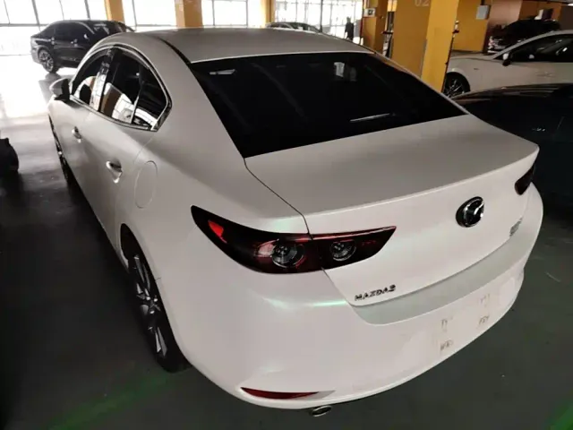 Mazda Axela — Фото автомобиля 4