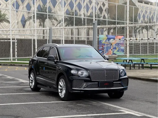 Bentley Bentayga — Фото автомобиля 3