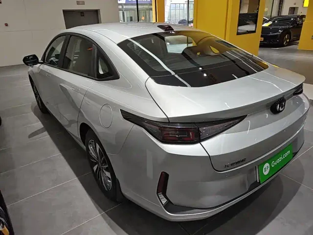 Changan Qiyuan A05 — Фото автомобиля 4