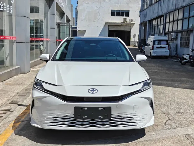Toyota Camry — Фото автомобиля 2