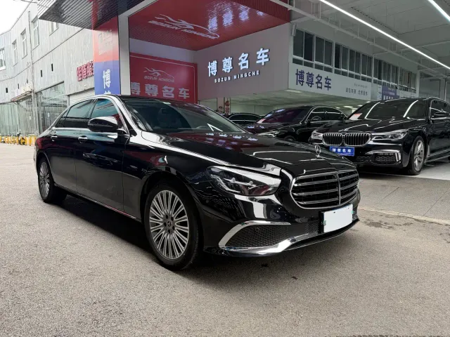 Mercedes-Benz E-Class — Фото автомобиля 3