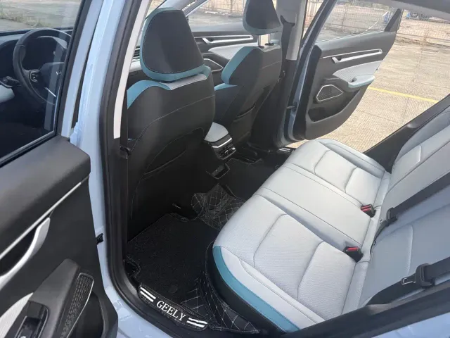 Geely Emgrand — Фото автомобиля 12