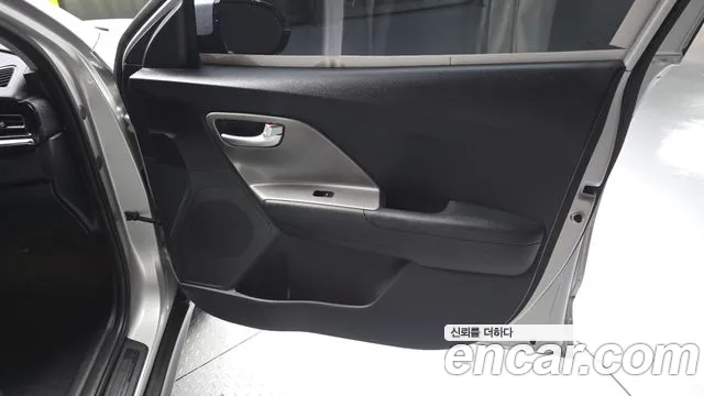 Kia Niro — Фото автомобиля 23