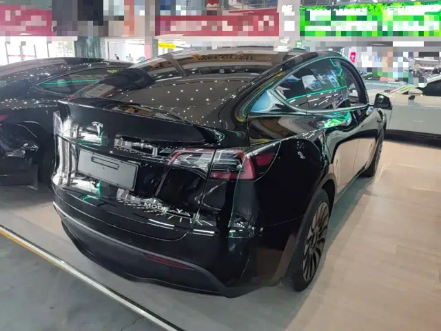 Tesla Model Y — Фото автомобиля 6