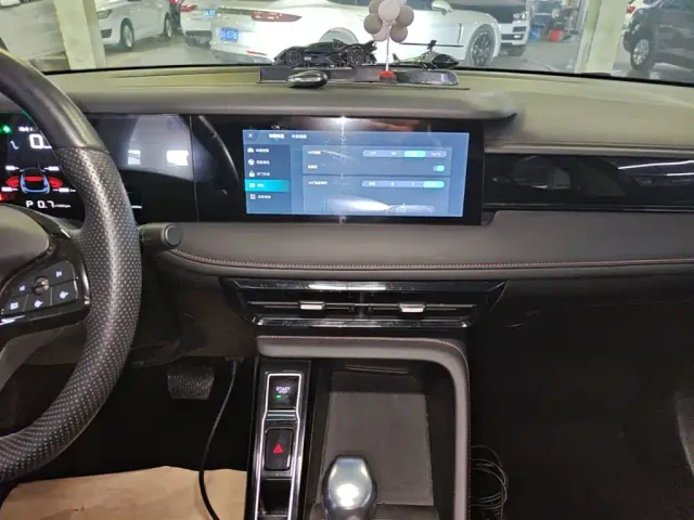Roewe i5 — Фото автомобиля 12