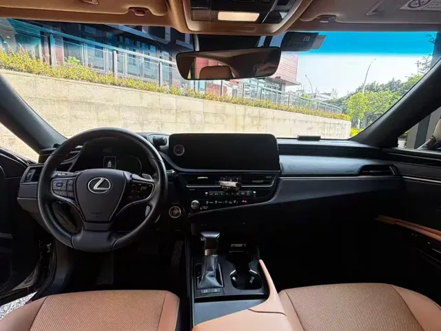 Lexus ES — Фото автомобиля 5