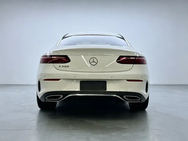 Mercedes-Benz E-Class — Фото автомобиля 5