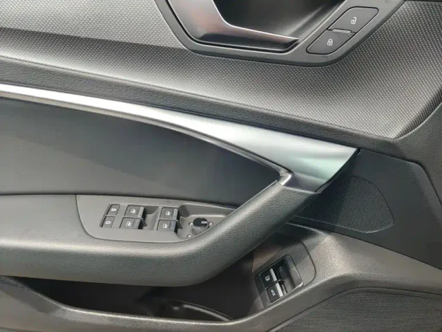Audi Audi A6L New Energy 2022 55 TFSI e quattro — Фото автомобиля 10