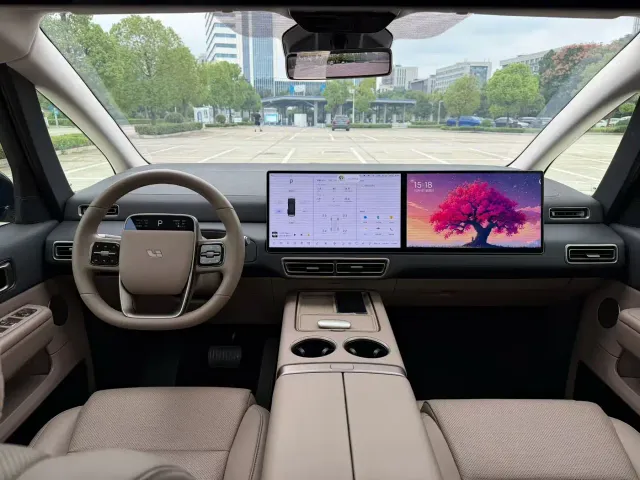 Li Auto MEGA — Фото автомобиля 9