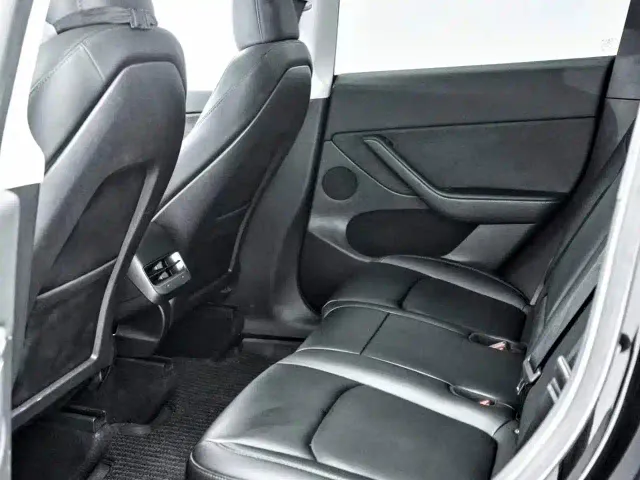 Tesla Model Y — Фото автомобиля 9