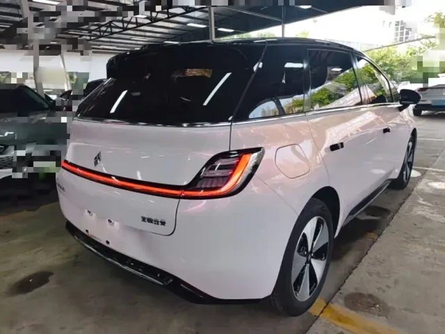 Baojun Cloud — Фото автомобиля 6