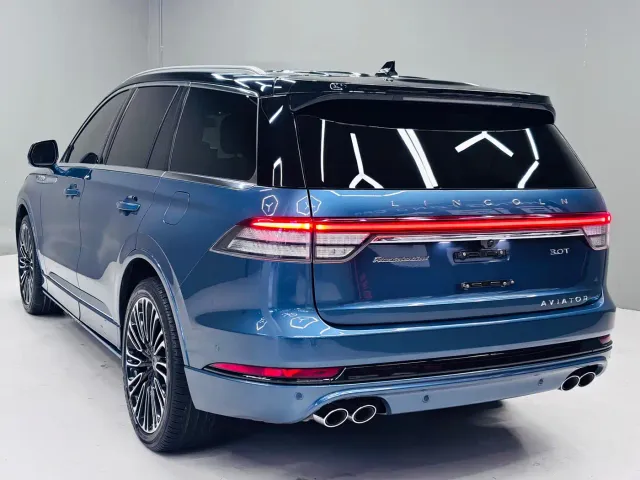Lincoln Aviator — Фото автомобиля 3