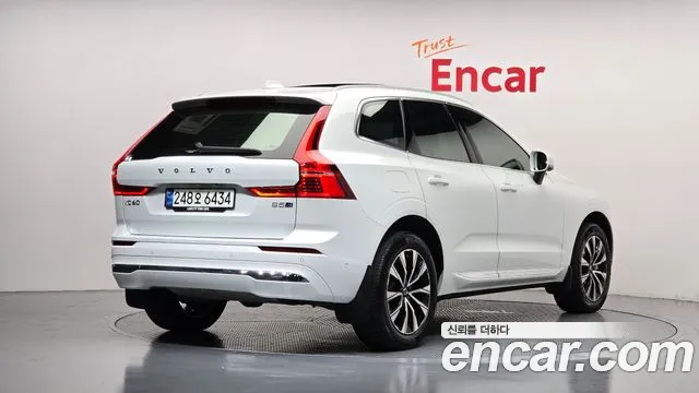 Вольво XC60 — Фото автомобиля 2