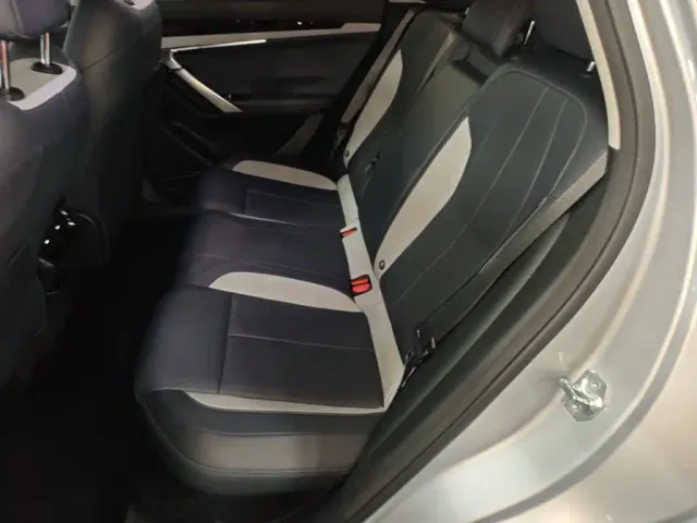 Geely Boyue L — Фото автомобиля 16