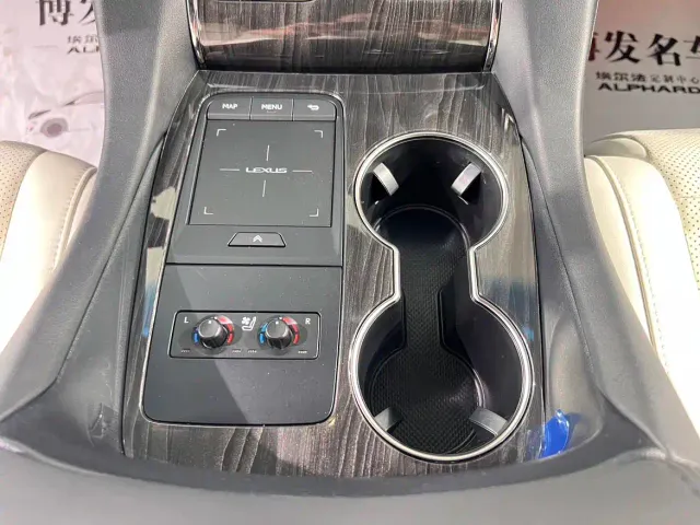 Lexus LM — Фото автомобиля 28
