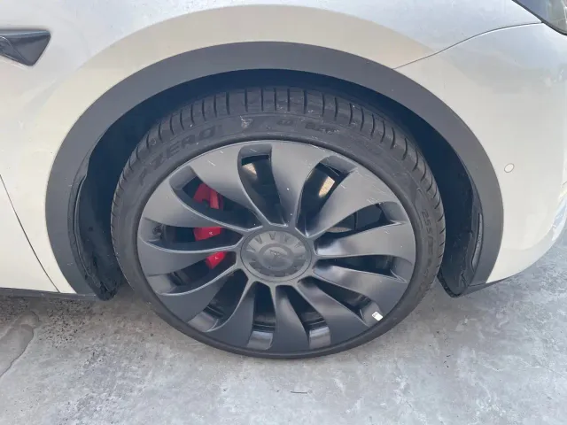 Tesla Model Y — Фото автомобиля 6